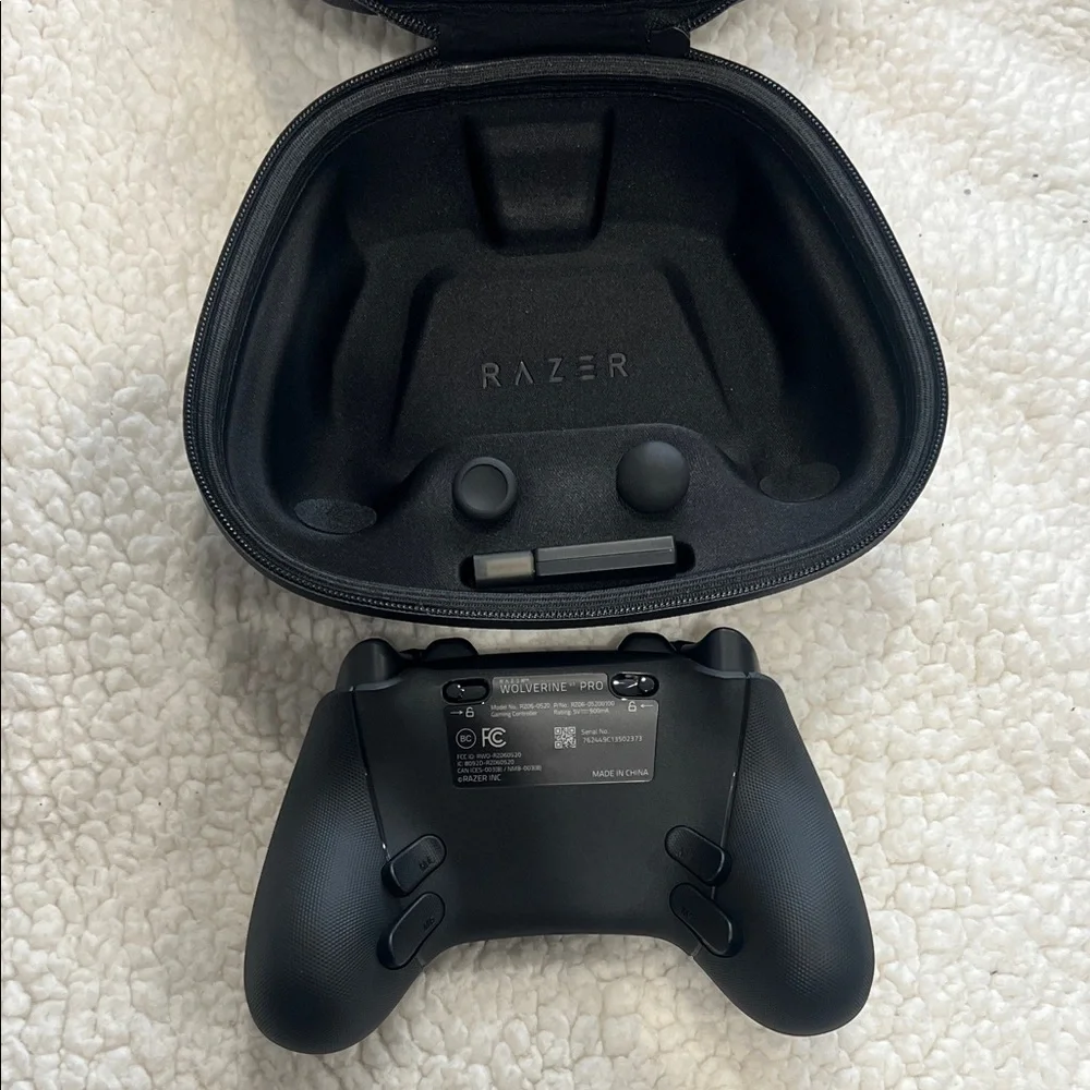 Razer wolverine Black Wireless Controller with Case